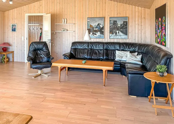 Three-bedroom In 度假居 *