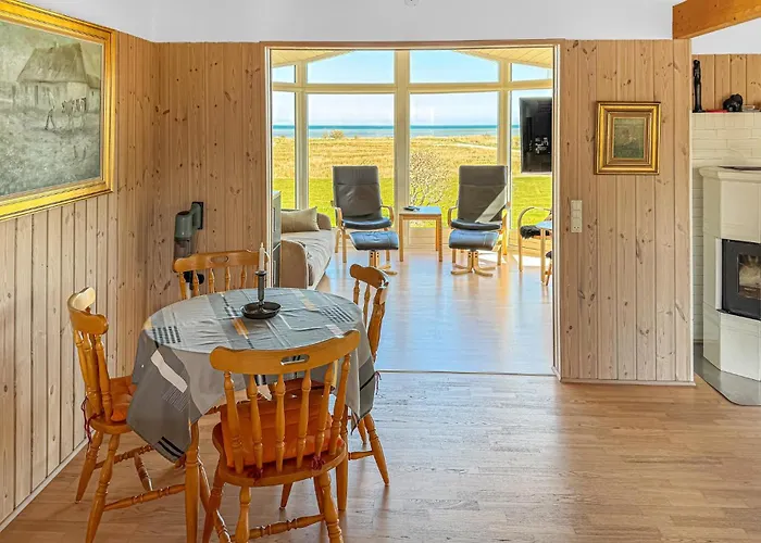 Three-bedroom In Σπίτι διακοπών Ørsted